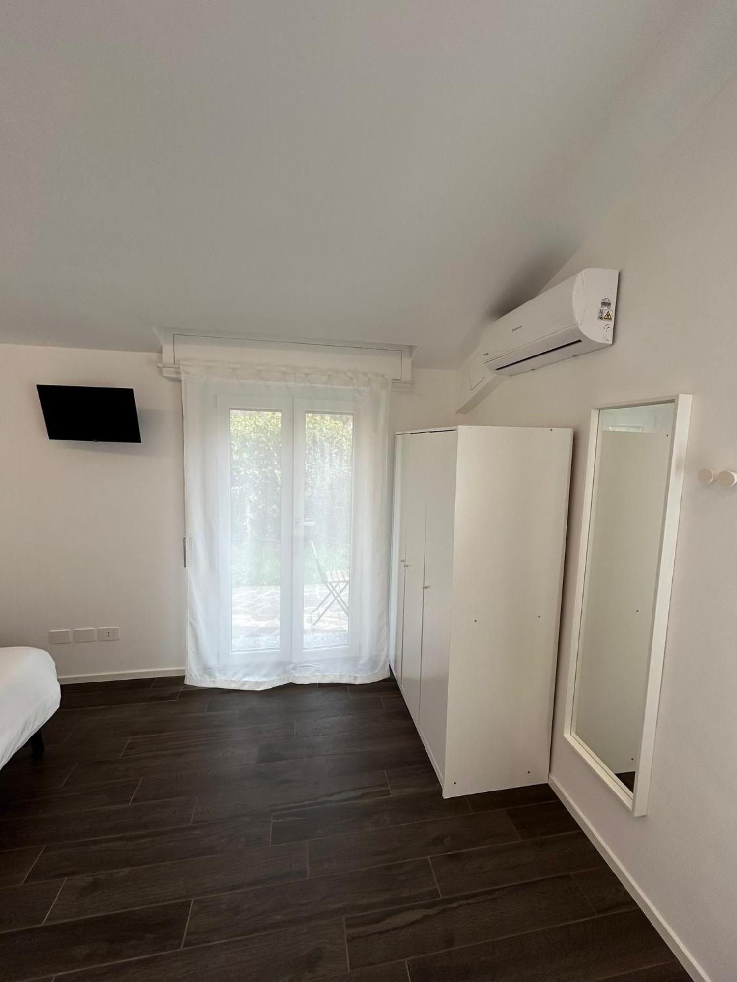 Lake Home Apartments Lipomo ภายนอก รูปภาพ