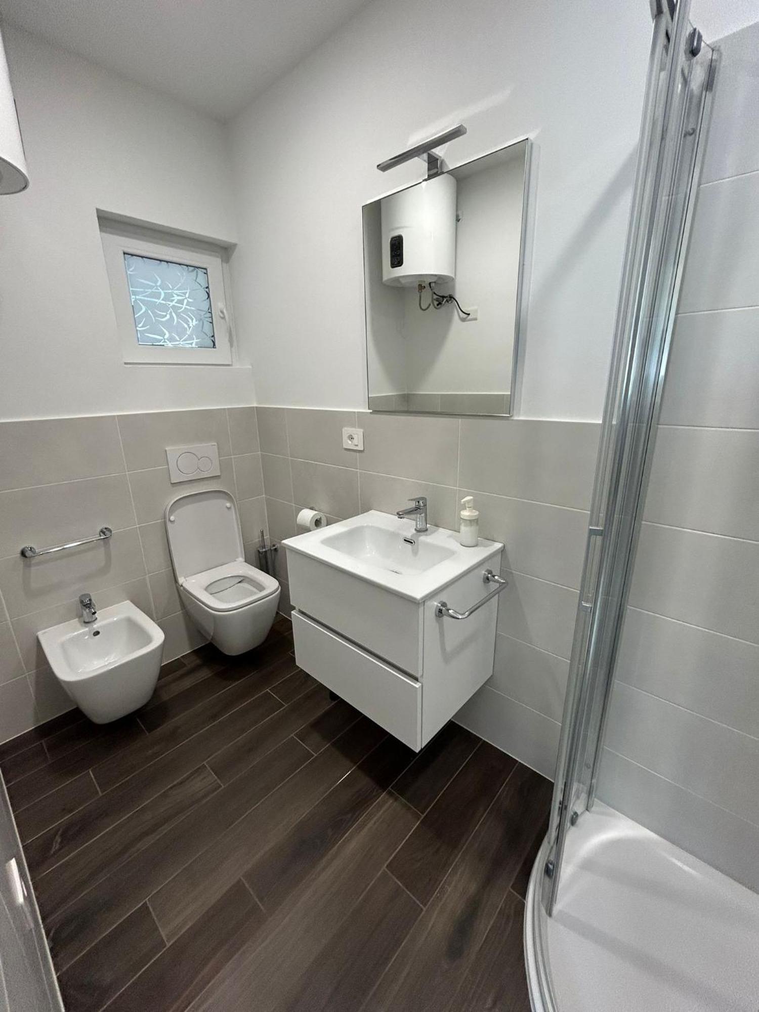 Lake Home Apartments Lipomo ภายนอก รูปภาพ