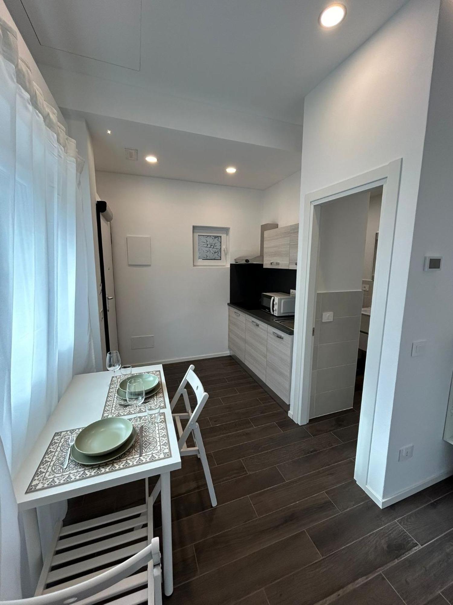 Lake Home Apartments Lipomo ภายนอก รูปภาพ