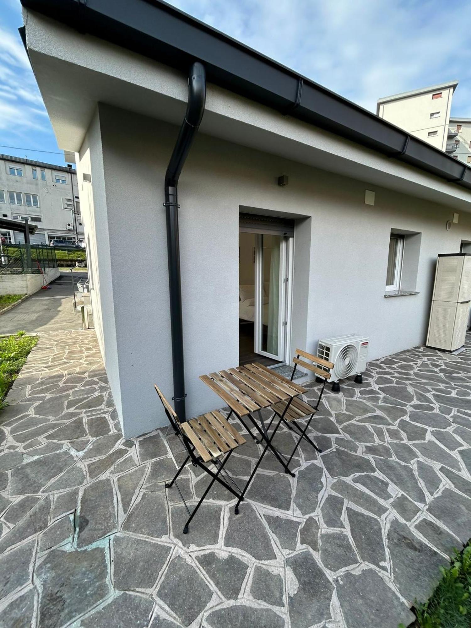 Lake Home Apartments Lipomo ภายนอก รูปภาพ