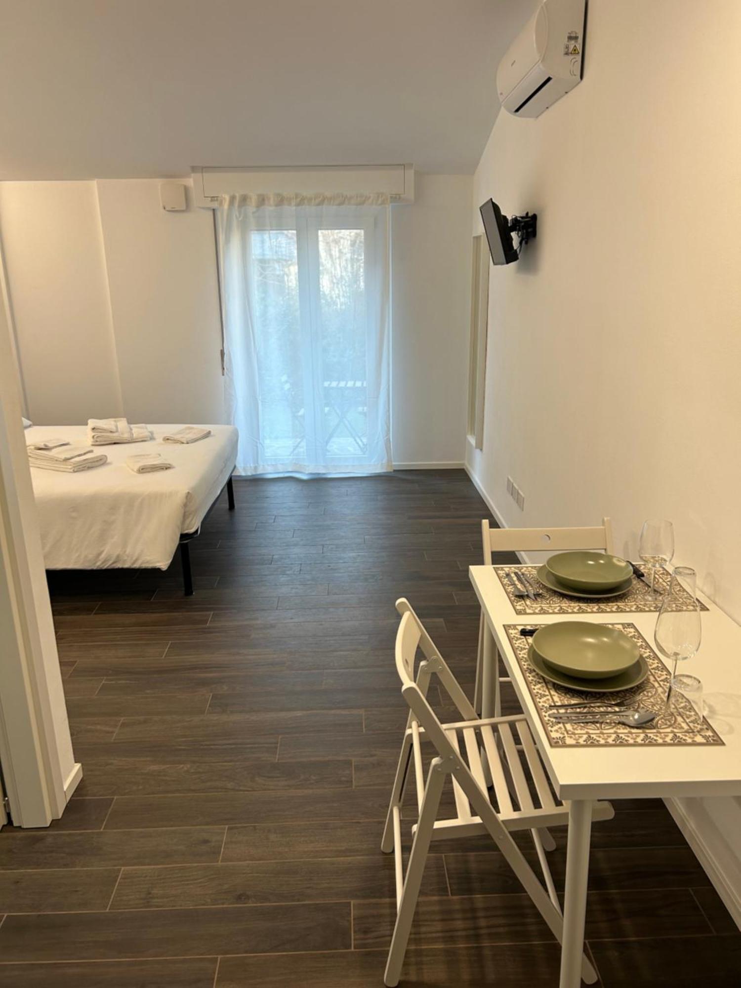 Lake Home Apartments Lipomo ภายนอก รูปภาพ